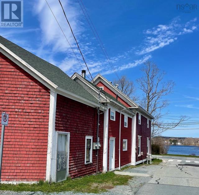 1 & 2 587 Main Street, House other with 4 bedrooms, 2 bathrooms and null parking in Queens NS | Image 2
