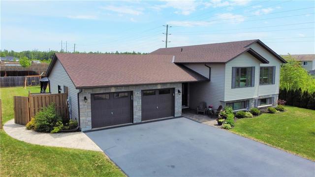 28 Boulder Creek Trail, House detached with 5 bedrooms, 3 bathrooms and 6 parking in Petawawa ON | Image 2