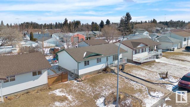5228 54 Av, House detached with 3 bedrooms, 2 bathrooms and null parking in Mundare AB | Image 47