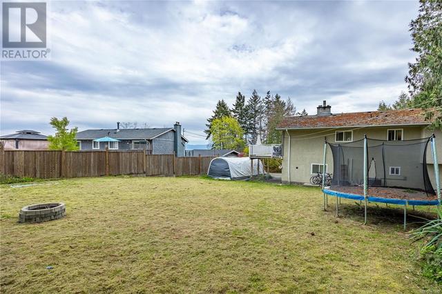 6833 Philip Rd, House detached with 5 bedrooms, 3 bathrooms and 4 parking in Lantzville BC | Image 33