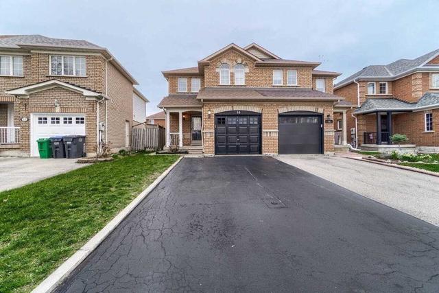 16 Twin Pines Cres, House semidetached with 3 bedrooms, 3 bathrooms and 4 parking in Brampton ON | Image 1