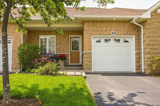 48 Manitoulin Tr, Townhouse with 2 bedrooms, 2 bathrooms and 1 parking in Hamilton ON | Image 1