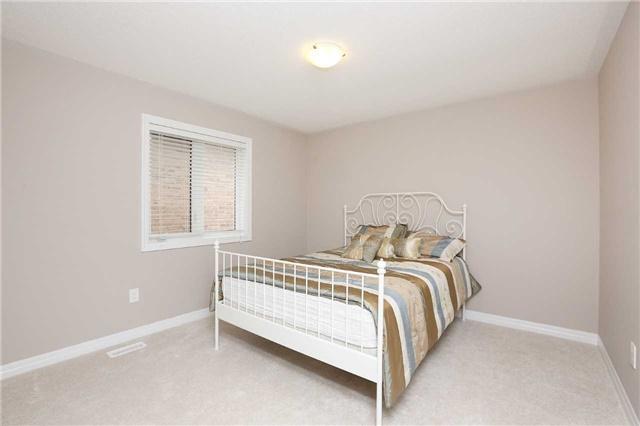 35 Miracle Tr, House detached with 4 bedrooms, 3 bathrooms and 2 parking in Brampton ON | Image 16