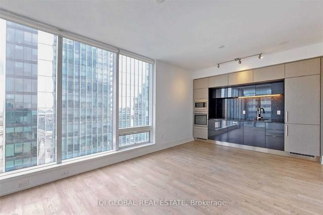 3003 - 10 York St, Condo with 2 bedrooms, 2 bathrooms and 1 parking in Toronto ON | Image 4