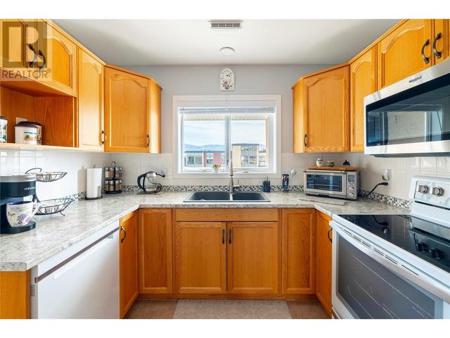 408 - 1895 Ambrosi Road, Condo with 2 bedrooms, 2 bathrooms and 1 parking in Kelowna BC | Image 11