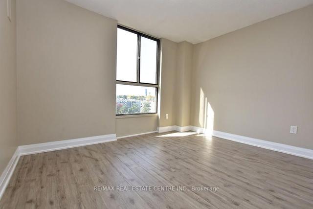 803 - 3170 Kirwin Ave, Condo with 3 bedrooms, 2 bathrooms and 1 parking in Mississauga ON | Image 25