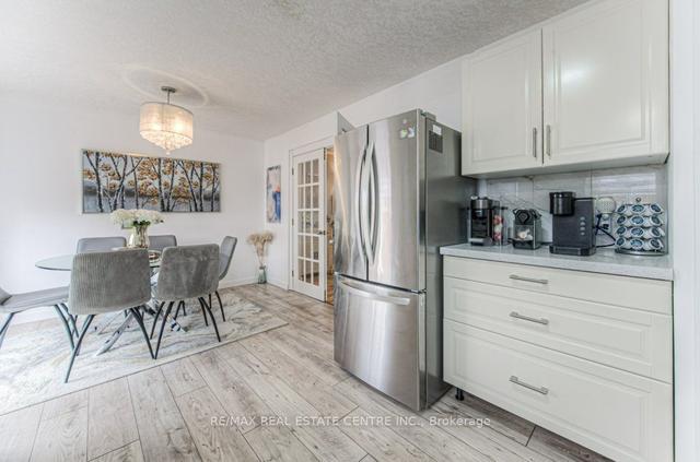 65 Ralgreen Cres, House attached with 3 bedrooms, 3 bathrooms and 3 parking in Kitchener ON | Image 10