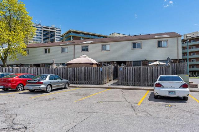 173 - 120 Nonquon Rd, Townhouse with 3 bedrooms, 1 bathrooms and 1 parking in Oshawa ON | Image 10