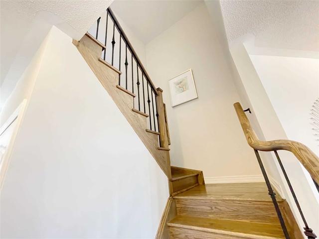 91 Decast Cres, House attached with 3 bedrooms, 3 bathrooms and 2 parking in Markham ON | Image 7