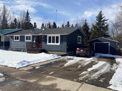 4808 50 St, House detached with 4 bedrooms, 1 bathrooms and null parking in Breton AB | Card Image