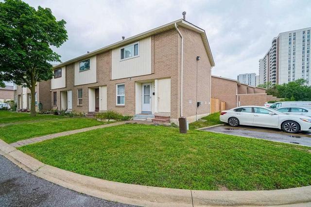 59 Craigleigh Cres, Townhouse with 3 bedrooms, 2 bathrooms and 1 parking in Brampton ON | Image 23