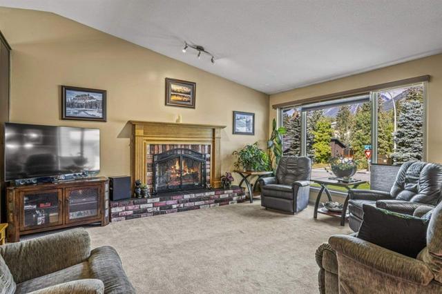 125 Settler Way, House detached with 4 bedrooms, 3 bathrooms and 4 parking in Canmore AB | Card Image