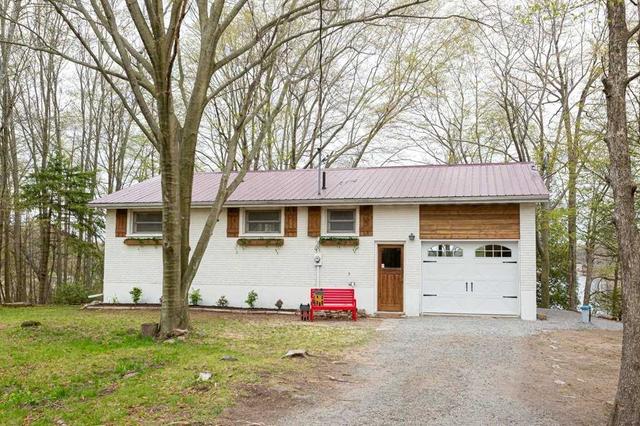 4781 Wilmer Rd, House detached with 2 bedrooms, 1 bathrooms and 4 parking in South Frontenac ON | Image 1