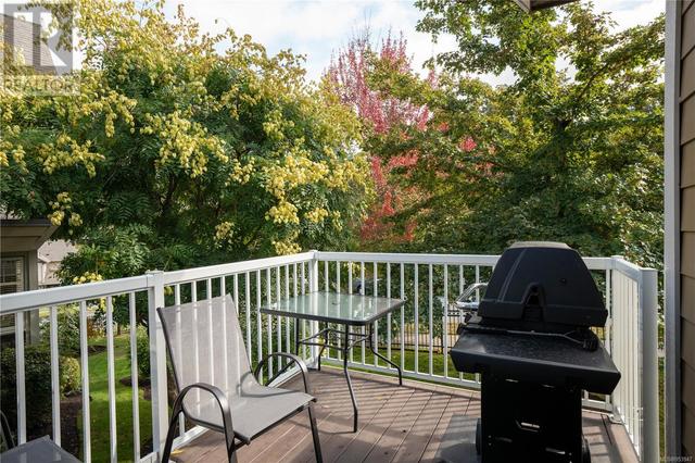 Deck off dining area/kitchen | Image 18