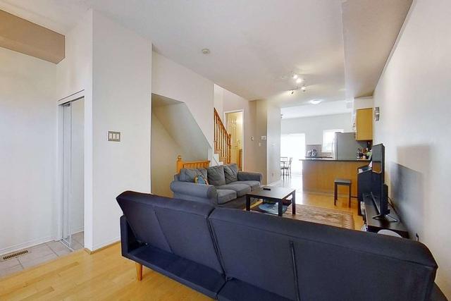 7 - 7 Dervock Cres, Townhouse with 2 bedrooms, 3 bathrooms and 2 parking in Toronto ON | Image 7