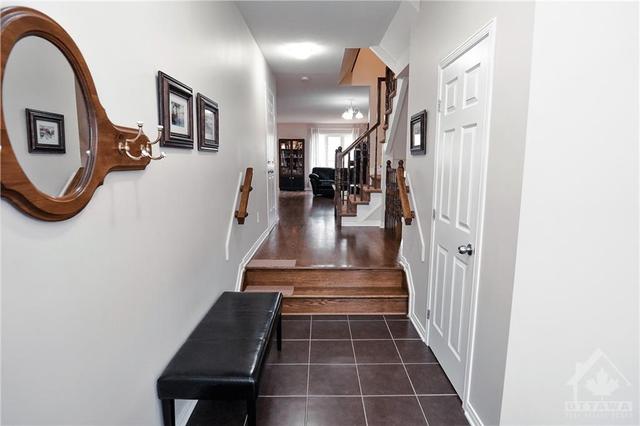 349 Amici Terrace, Townhouse with 3 bedrooms, 3 bathrooms and 3 parking in Ottawa ON | Image 5