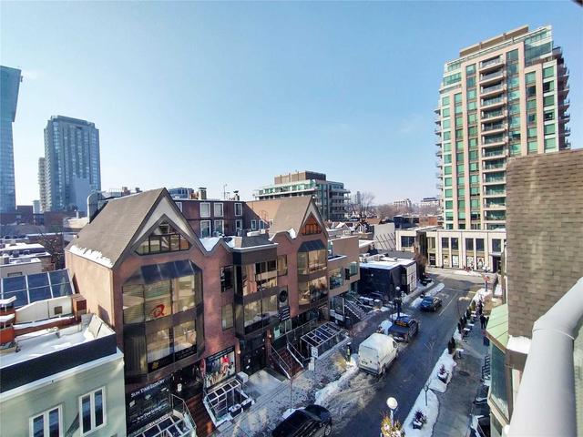 404 - 88 Cumberland St, Condo with 2 bedrooms, 2 bathrooms and 1 parking in Toronto ON | Image 5