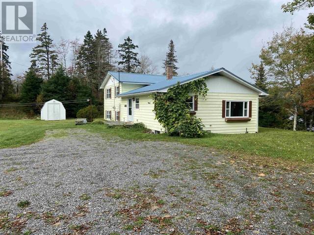 402 West Side Indian Harbour Lake Road, House detached with 4 bedrooms, 2 bathrooms and null parking in St. Mary's NS | Image 2