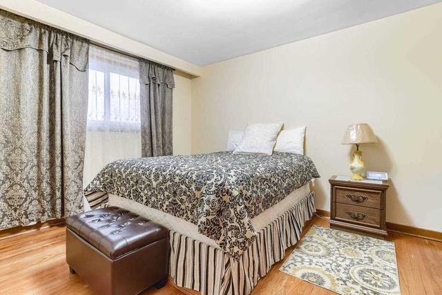7054 Darcel Ave, House semidetached with 3 bedrooms, 2 bathrooms and 4 parking in Mississauga ON | Image 14