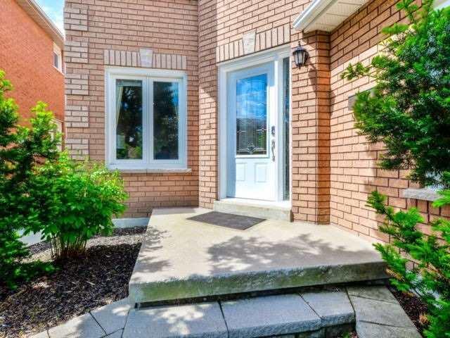 4989 Rosebush Rd, House detached with 4 bedrooms, 4 bathrooms and 4 parking in Mississauga ON | Image 2
