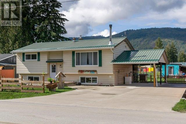 1142 Larch Avenue, House detached with 4 bedrooms, 2 bathrooms and 6 parking in Sicamous BC | Image 1