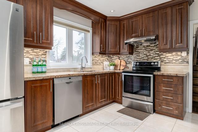 114 Fenside Dr, House semidetached with 4 bedrooms, 2 bathrooms and 3 parking in Toronto ON | Image 3