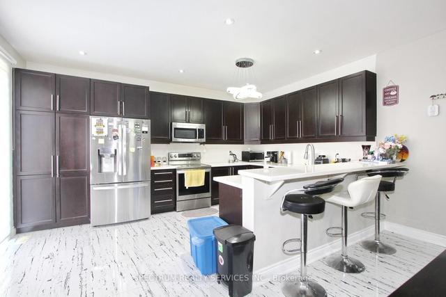 upper - 30 Lesabre Cres, House detached with 4 bedrooms, 3 bathrooms and 3 parking in Brampton ON | Image 14