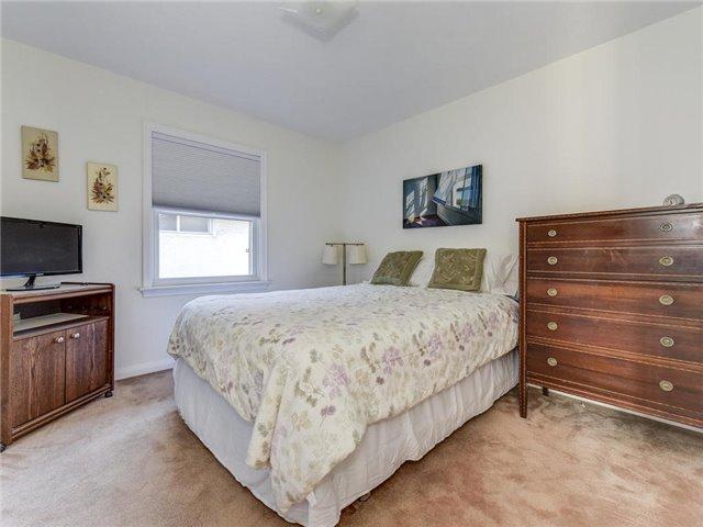 79 Shandon Dr, House detached with 3 bedrooms, 2 bathrooms and 3 parking in Toronto ON | Image 8
