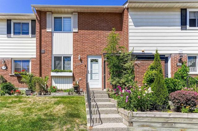 2097 Marine Dr, Townhouse with 3 bedrooms, 4 bathrooms and 1 parking in Oakville ON | Image 1