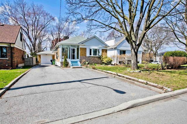 3 Innisdale Dr, House detached with 3 bedrooms, 2 bathrooms and 5 parking in Toronto ON | Card Image
