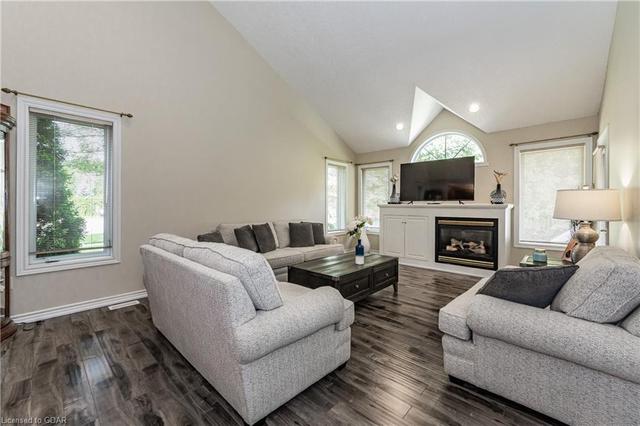 2 Terraview Crescent, House attached with 4 bedrooms, 3 bathrooms and 4 parking in Guelph ON | Image 2