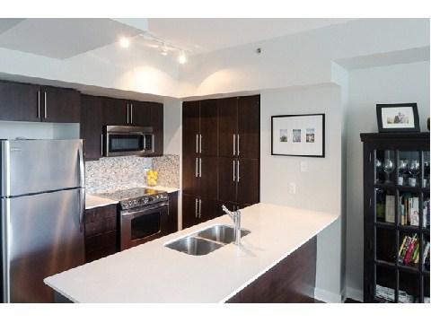 th106 - 1171 Queen St W, Townhouse with 2 bedrooms, 3 bathrooms and 1 parking in Toronto ON | Image 2