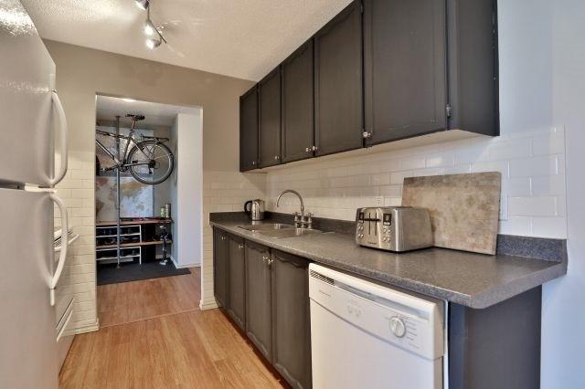 1002 - 75 Queen St N, Condo with 2 bedrooms, 1 bathrooms and 1 parking in Hamilton ON | Image 11