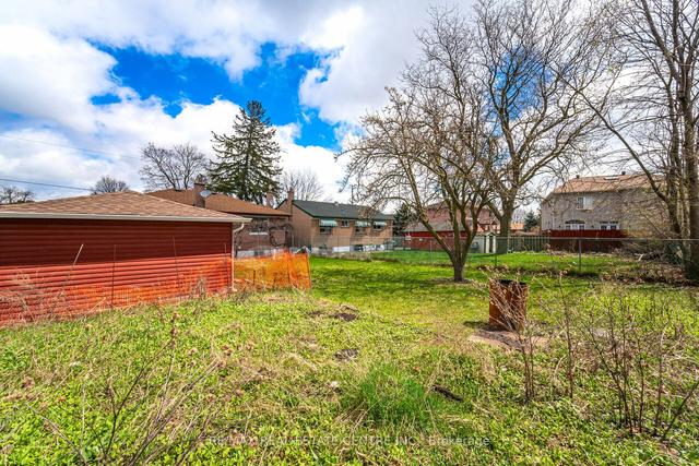 7088 Minotola Ave, House detached with 3 bedrooms, 2 bathrooms and 4 parking in Mississauga ON | Image 10