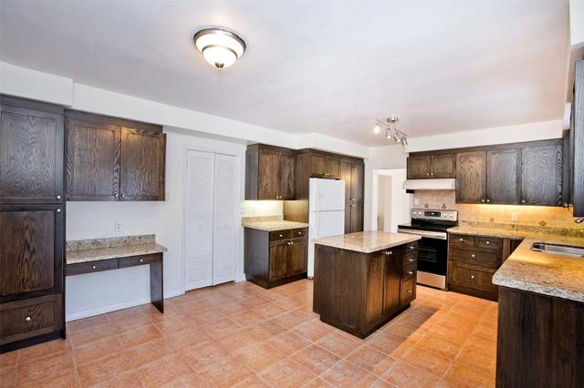 701 Conacher Dr, House detached with 4 bedrooms, 4 bathrooms and 4 parking in Toronto ON | Image 7