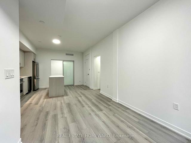 102 - 485 Logan Ave, Townhouse with 2 bedrooms, 2 bathrooms and 0 parking in Toronto ON | Image 2