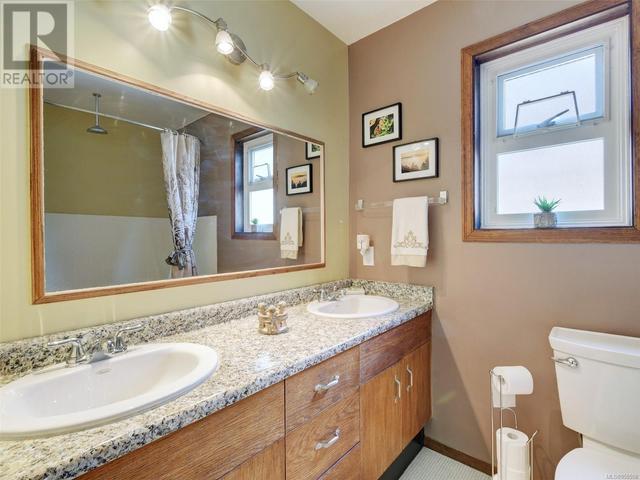 4109 Mercer Pl, House detached with 5 bedrooms, 5 bathrooms and 2 parking in Saanich BC | Image 25