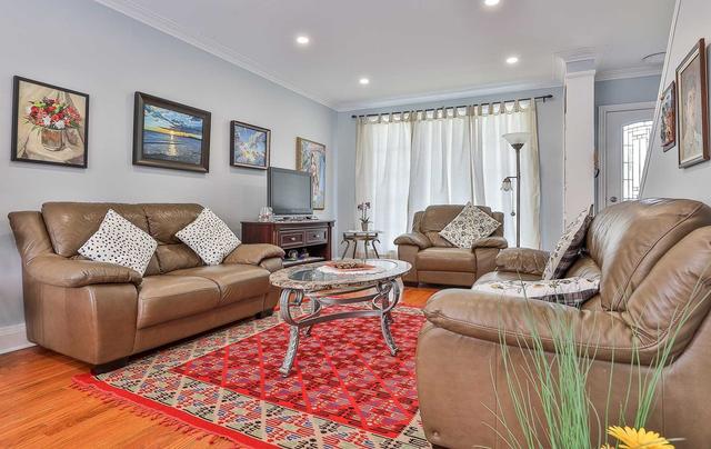 72 Tower Dr, House detached with 3 bedrooms, 3 bathrooms and 3 parking in Toronto ON | Image 26