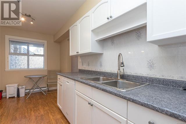 122 - 3969 Shelbourne St, Condo with 2 bedrooms, 2 bathrooms and 1 parking in Saanich BC | Image 11