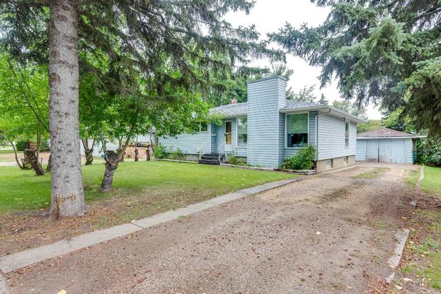 3527 43 Avenue, House detached with 2 bedrooms, 1 bathrooms and 6 parking in Red Deer AB | Image 3