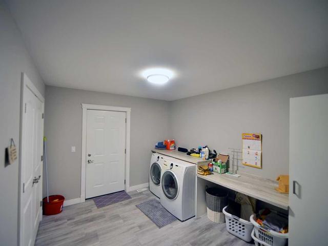 Large laundry w/door to attached garage | Image 17