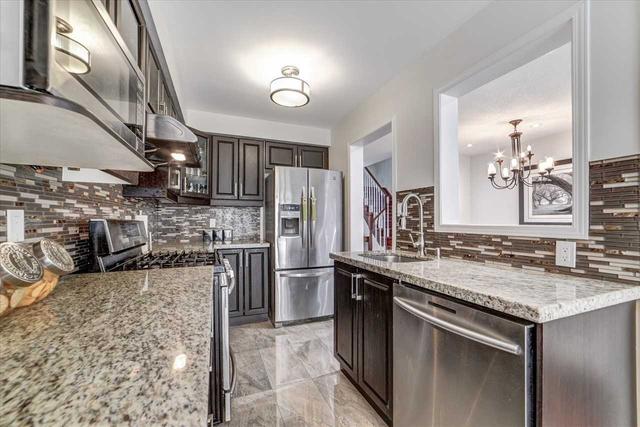 9 Rivitt Pl, House attached with 3 bedrooms, 3 bathrooms and 4 parking in Toronto ON | Image 3