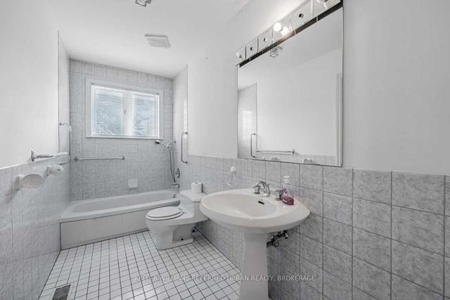144 Shelborne Ave, House detached with 3 bedrooms, 4 bathrooms and 6 parking in Toronto ON | Image 13