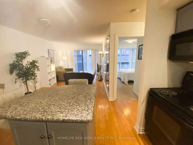 725 - 270 Wellington St W, Condo with 1 bedrooms, 1 bathrooms and 0 parking in Toronto ON | Image 21