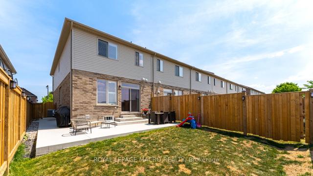 223 Tanglewood Dr, House attached with 3 bedrooms, 3 bathrooms and 3 parking in Hamilton ON | Image 25