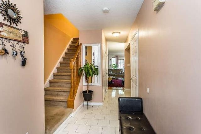 17 - 1 Royalwood Crt, Townhouse with 2 bedrooms, 3 bathrooms and 1 parking in Hamilton ON | Image 4