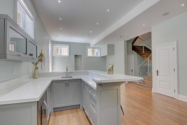 18 Addison Cres, House detached with 4 bedrooms, 6 bathrooms and 6 parking in Toronto ON | Image 17