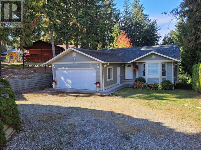 2207 Lakeview Drive, House detached with 3 bedrooms, 3 bathrooms and 2 parking in Columbia Shuswap C BC | Image 1