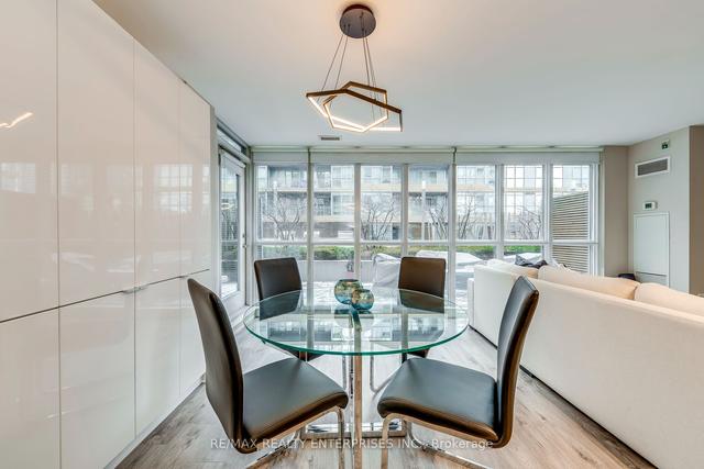 232 - 15 Iceboat Terr, Condo with 2 bedrooms, 2 bathrooms and 0 parking in Toronto ON | Image 7