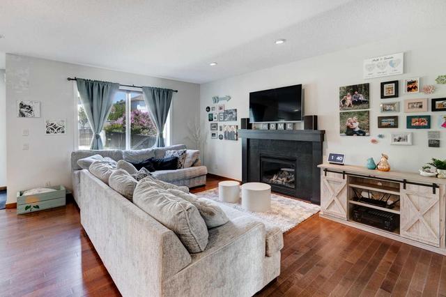 52 Quarry Landing Se, House detached with 4 bedrooms, 3 bathrooms and 4 parking in Calgary AB | Image 3